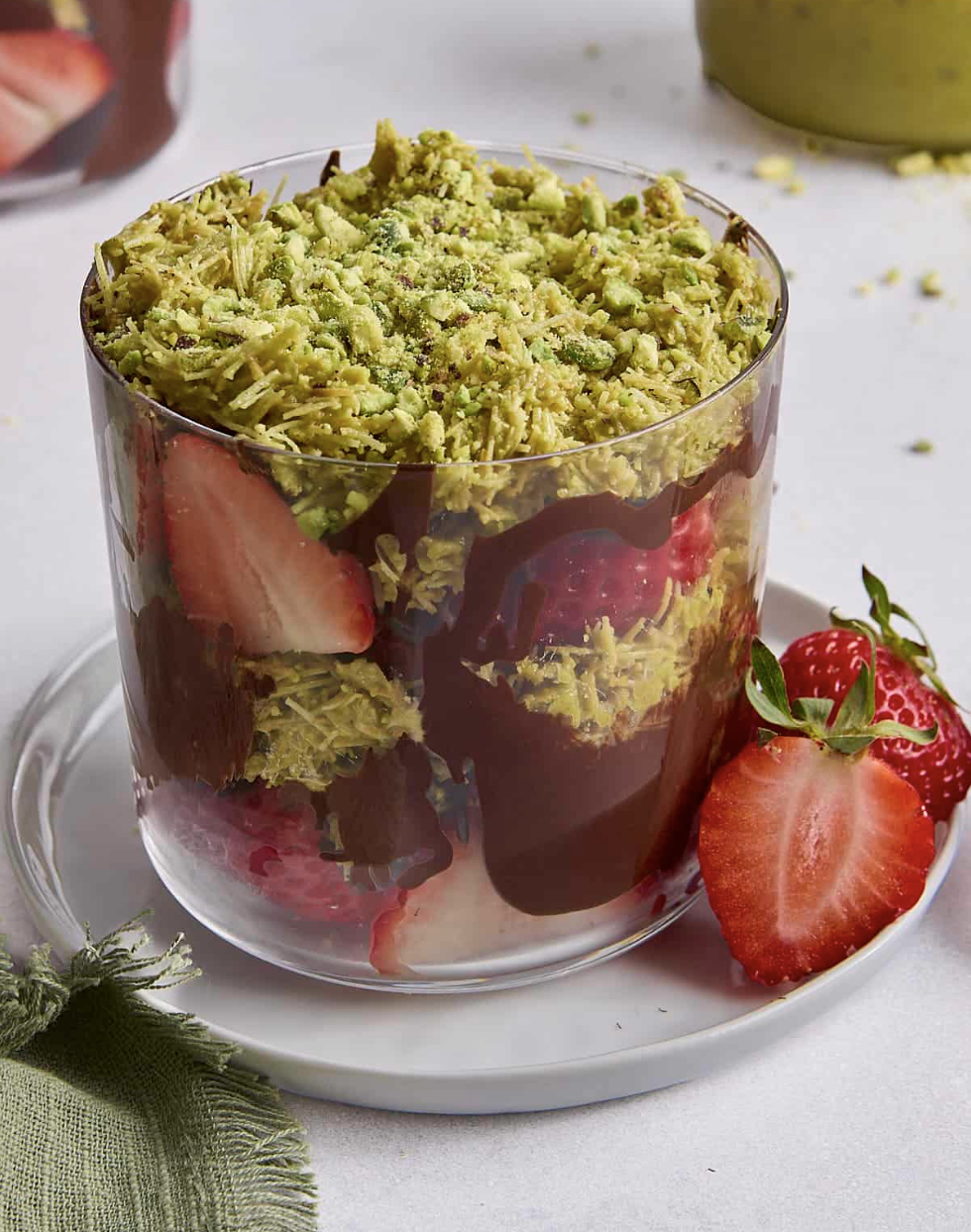 Dubai Chocolate Strawberry Cup