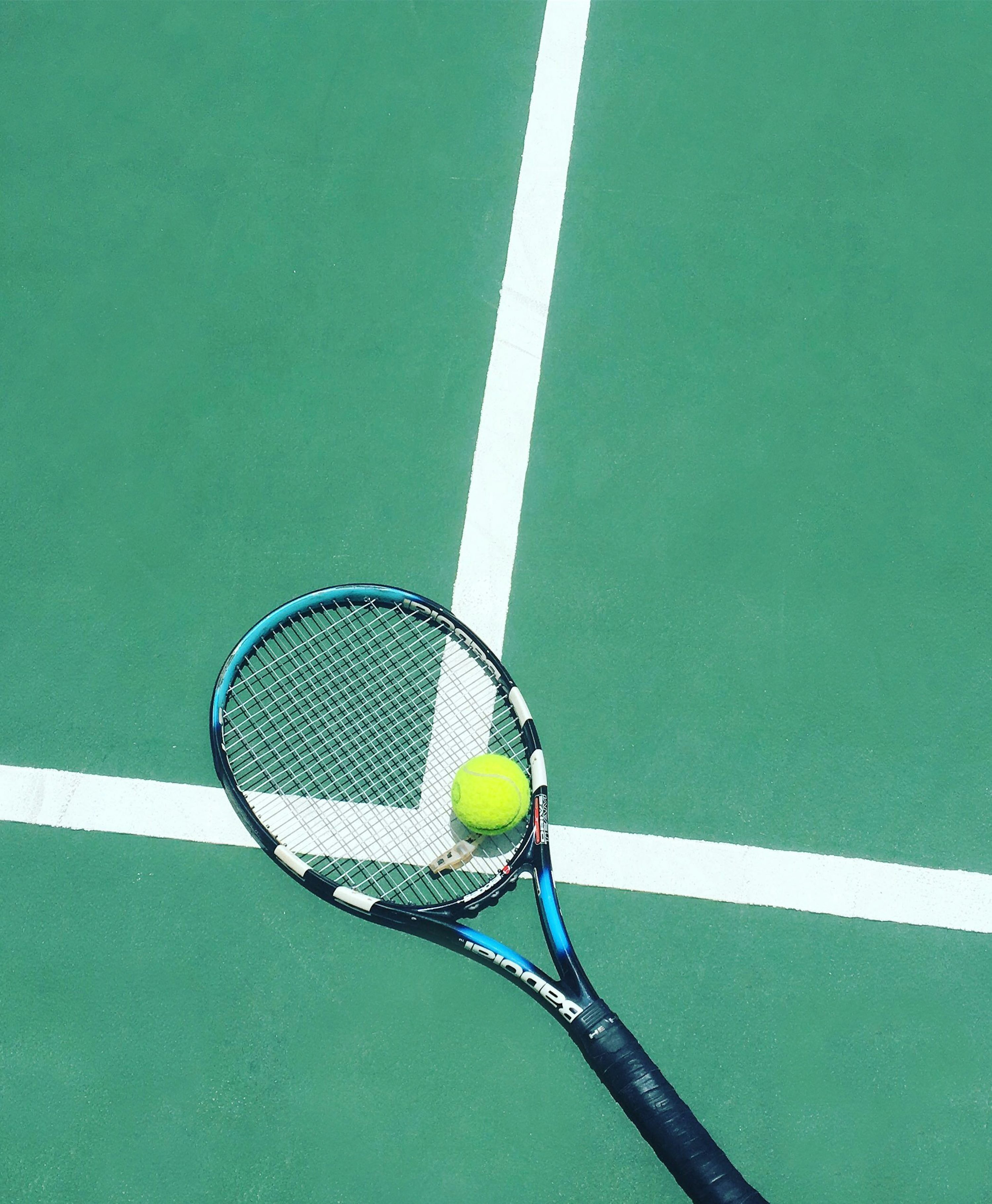 picture of tennis racket and ball